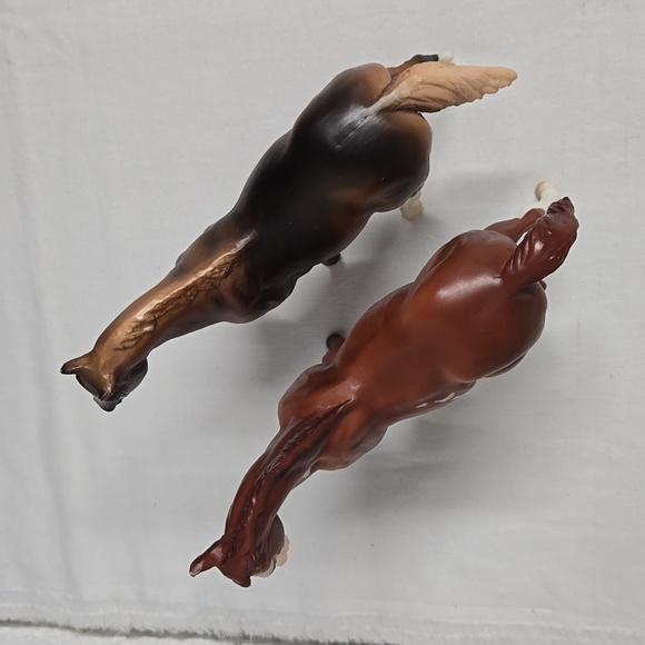 2 Breyer Reeves Horses 4" - 5" Pinto Chestnut Nice Condition Freestanding - Picture 16 of 16